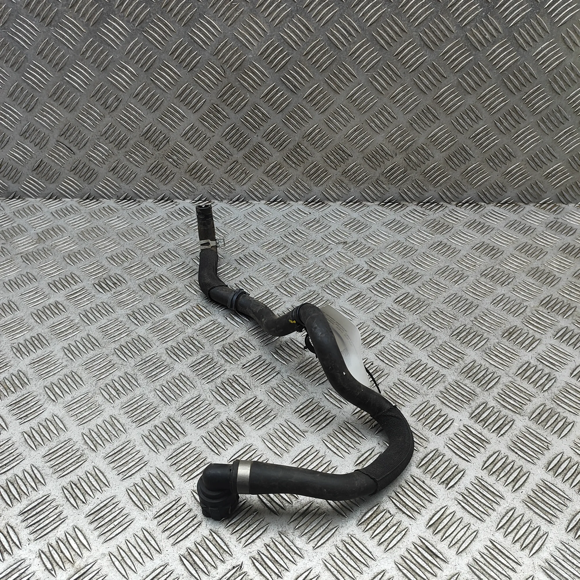 VOLVO XC40 Coolant Hose Pipe 32325209 2.0 Hybrid 120kW 2023 37306431